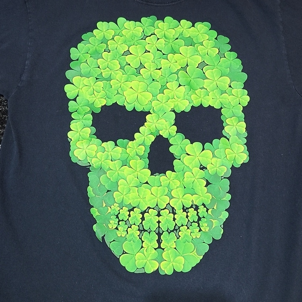 LUCKY CLOVER SKULL GRAPHIC CREW-NECK TEE-SHIRT BLACK LARGE